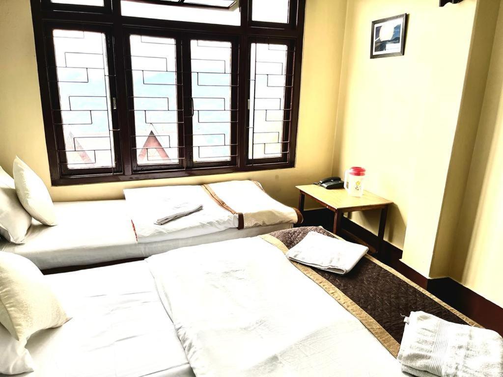 Hotel Red Rose Гангток Екстериор снимка