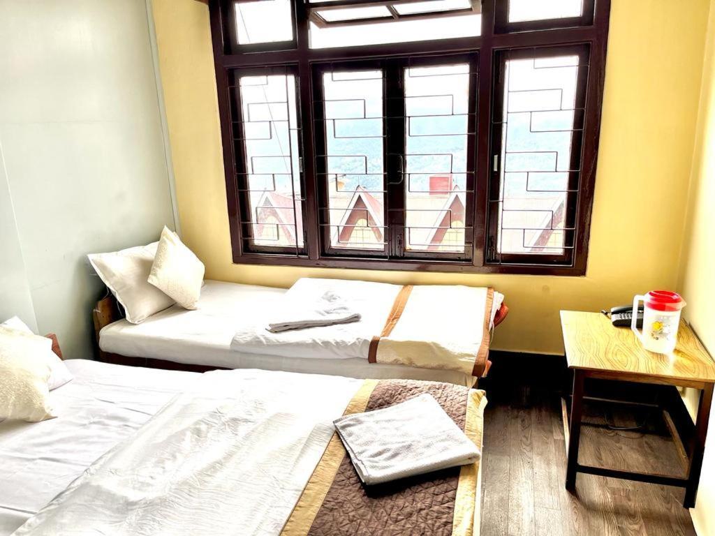 Hotel Red Rose Гангток Екстериор снимка